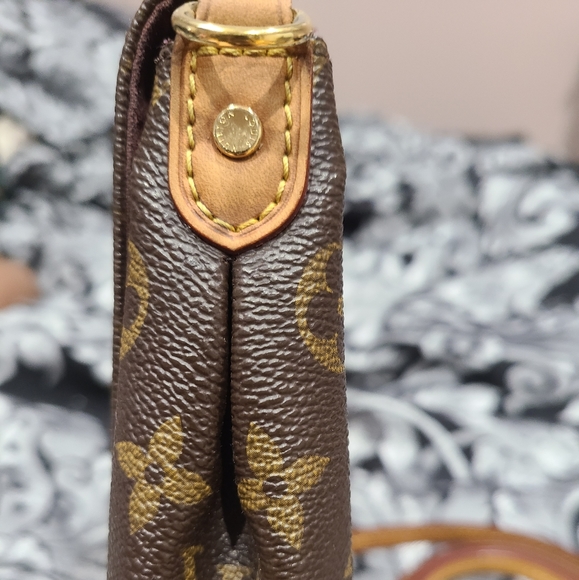 Sold - Picture 3 of 10